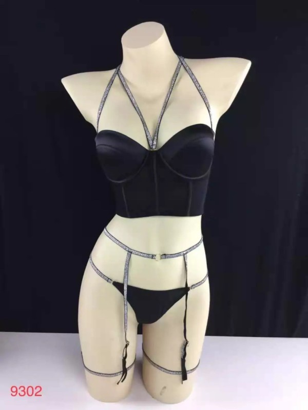 Two Piece Set of Sexy Neck Bra with Steel Ring Gathering