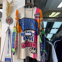 Graffiti print design round neck long sleeved T-shirt