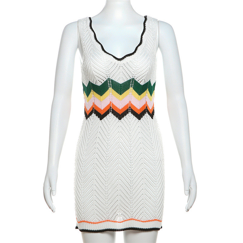 Contrast color low cut sleeveless knitted buttocks dress