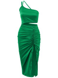 Solid color slanted shoulder hanging neck exposed waist split pleated dress