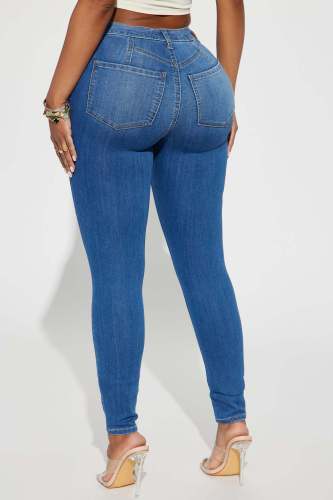 Elastic ripped denim shorts
