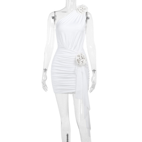 Single shoulder three-dimensional floral pleated dress with wrapped buttocks