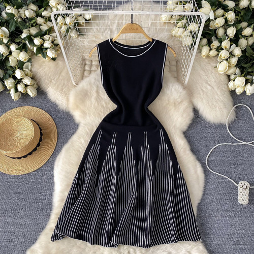 Sleeveless round neck striped knitted dress