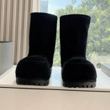Big headed snow bread boots with thick soles that rise no more than the knee, mid leg cotton boots