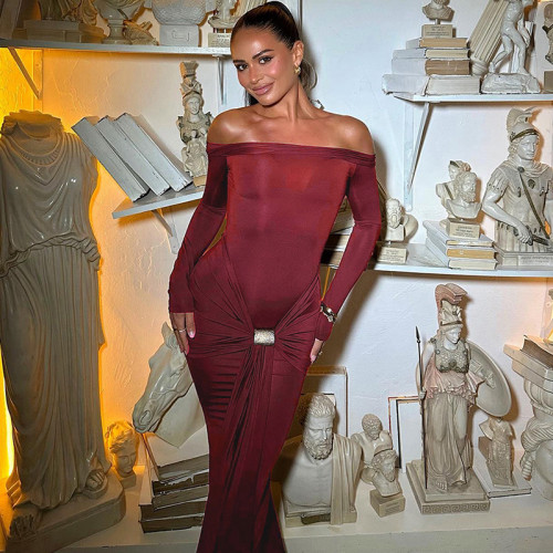 One shoulder solid color long sleeved hip hugging dress