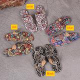 Large printed flat toe slippers