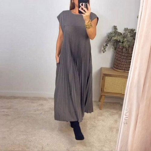 Round neck sleeveless pleated long dress