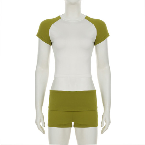 Shoulder length contrasting short sleeved sports suit basic T-shirt+solid color shorts