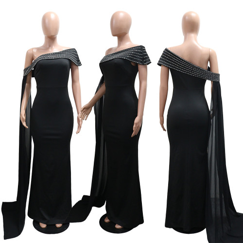 Shoulder hugging buttocks dress, long skirt