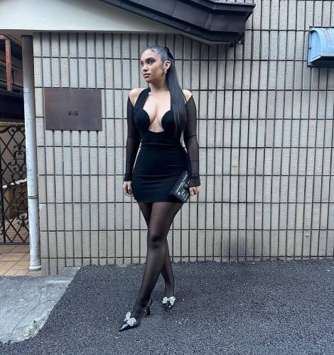 Long-sleeved maxi dress with detachable neck netting