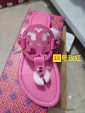 Flat bottomed sandals with anti slip angle and toe clamped flip flops