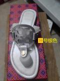 Flat bottomed sandals with anti slip angle and toe clamped flip flops