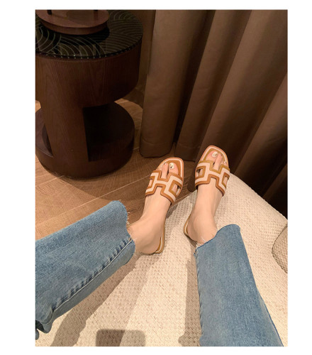 Flat bottomed flip flops