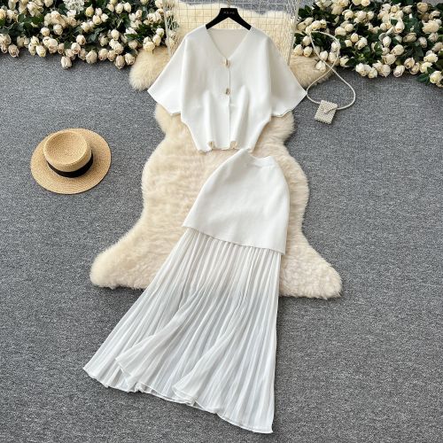 Short sleeved knitted top high waisted pleated skirt two-piece set