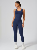 Seamless sports suit with vest and leggings
