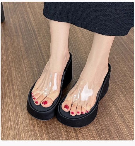 Genuine leather slope and transparent one-piece slippers
