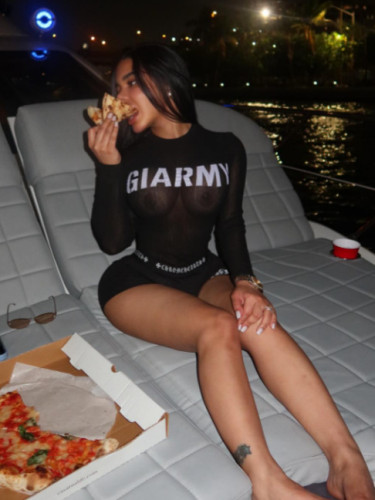 Perspective mesh printed letter round neck long sleeved shirt
