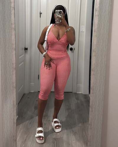 Red and white checkered neck strap, tight fitting cropped pants two-piece set