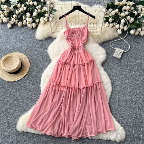 Fold up the waist, create a sense of drape, and swing a long skirt