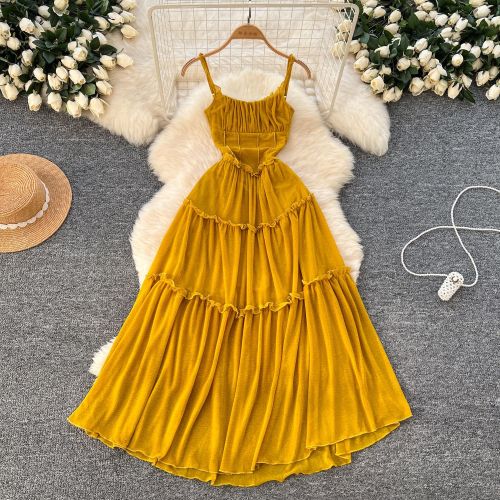 Fold up the waist, create a sense of drape, and swing a long skirt