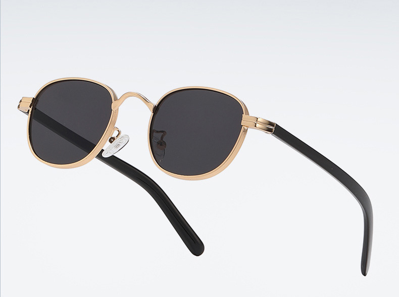 Retro round sunglasses front view