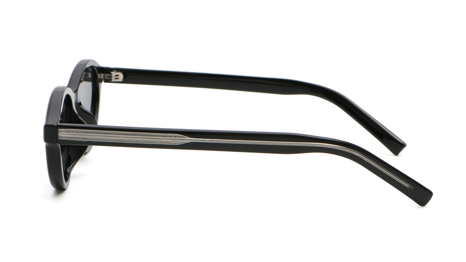 Oval sunglasses metal hinge detail