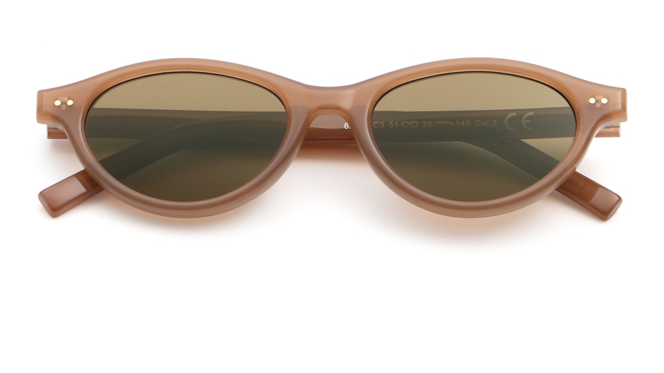 Retro oval sunglasses street style