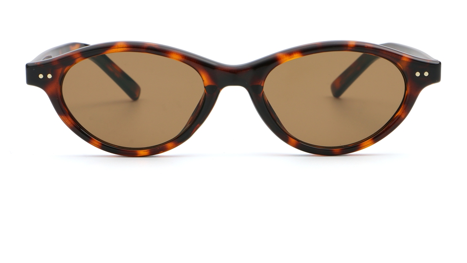 Oval sunglasses casual fashion look