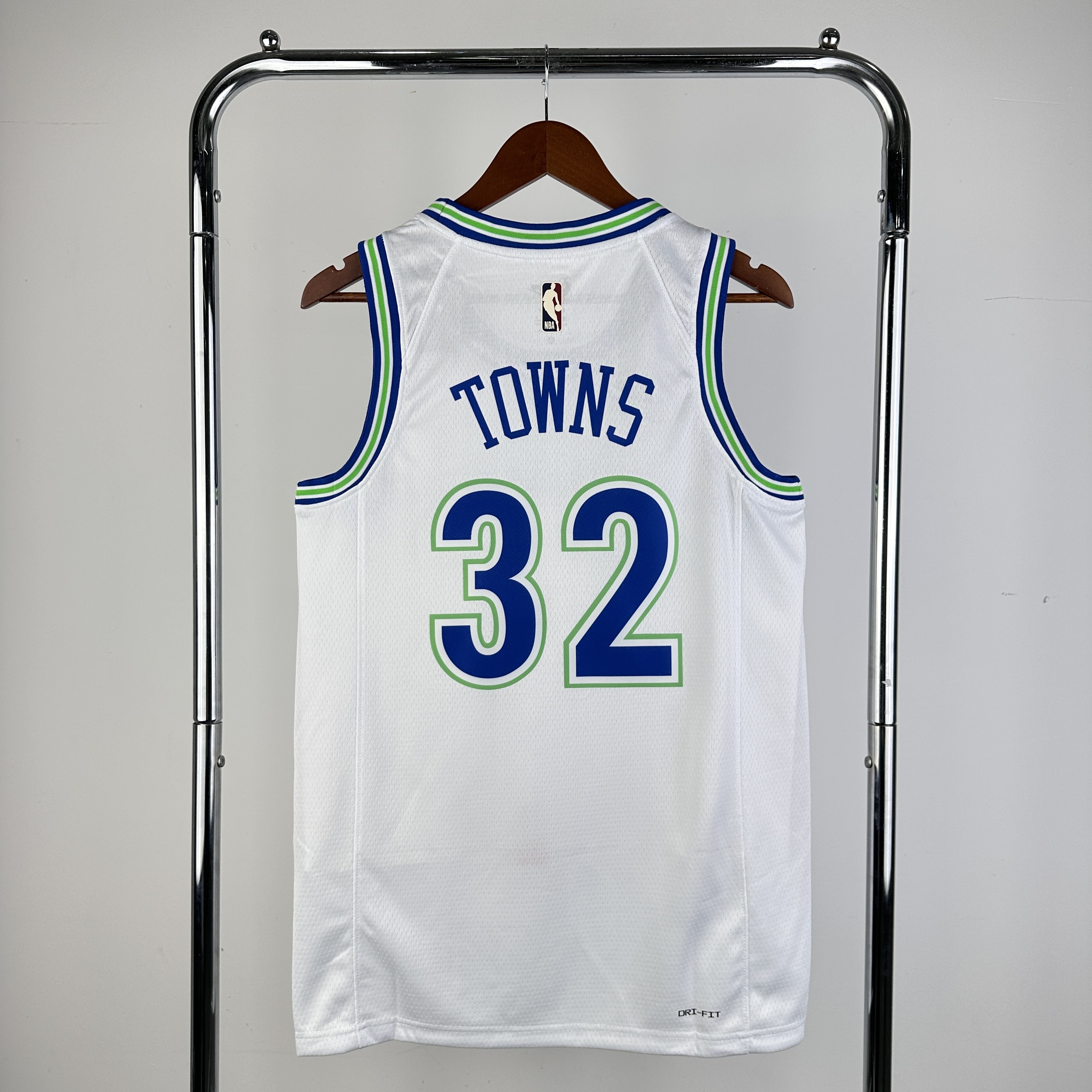 23-24 Minnesota Timberwolves Classic Edition TOWNS #32