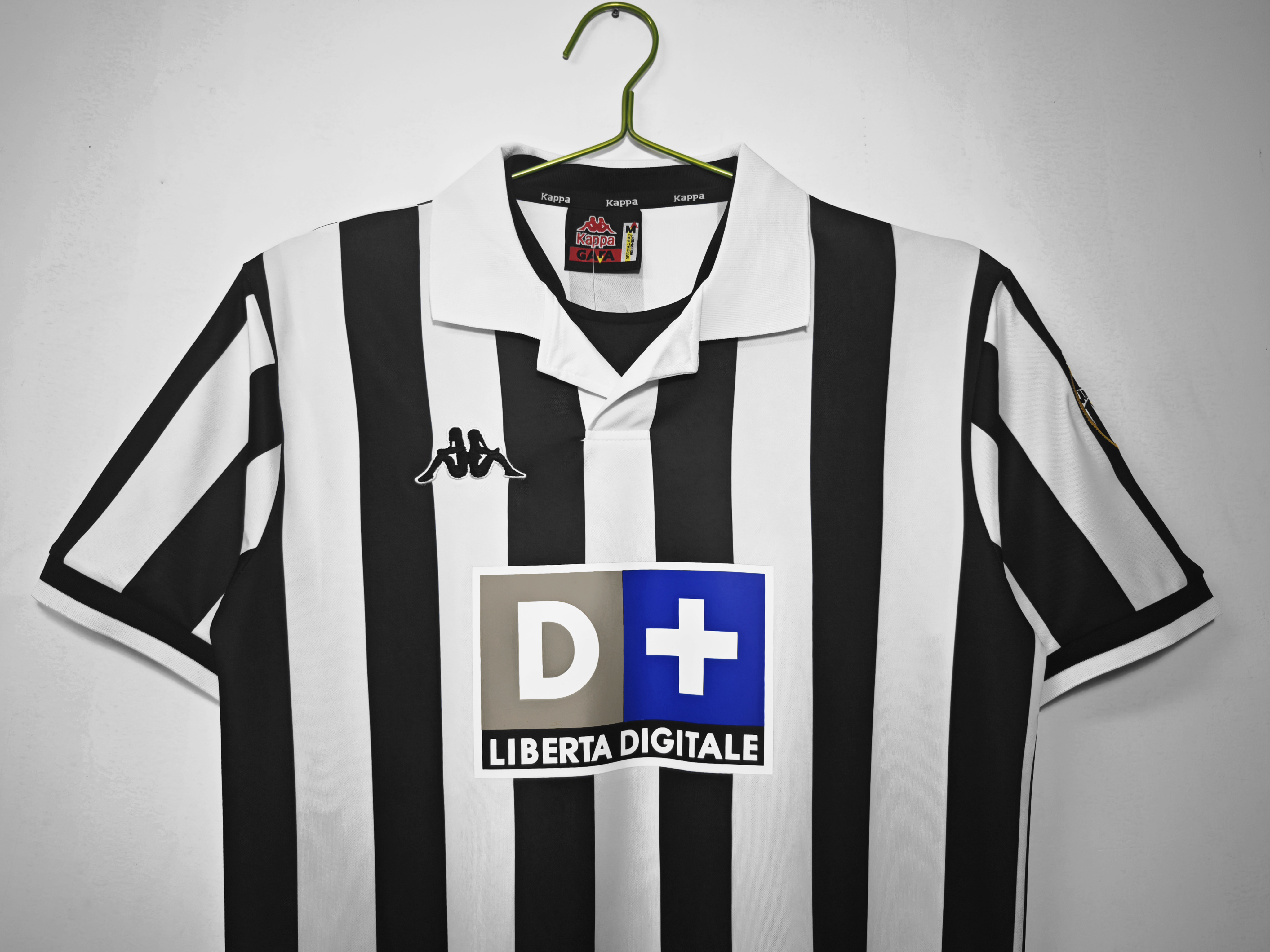 洋書 BIANCONERI　JUVENTUS STORY　ユヴェントス Bianconeri. Juventus story. Ediz. illustrata: La Villa