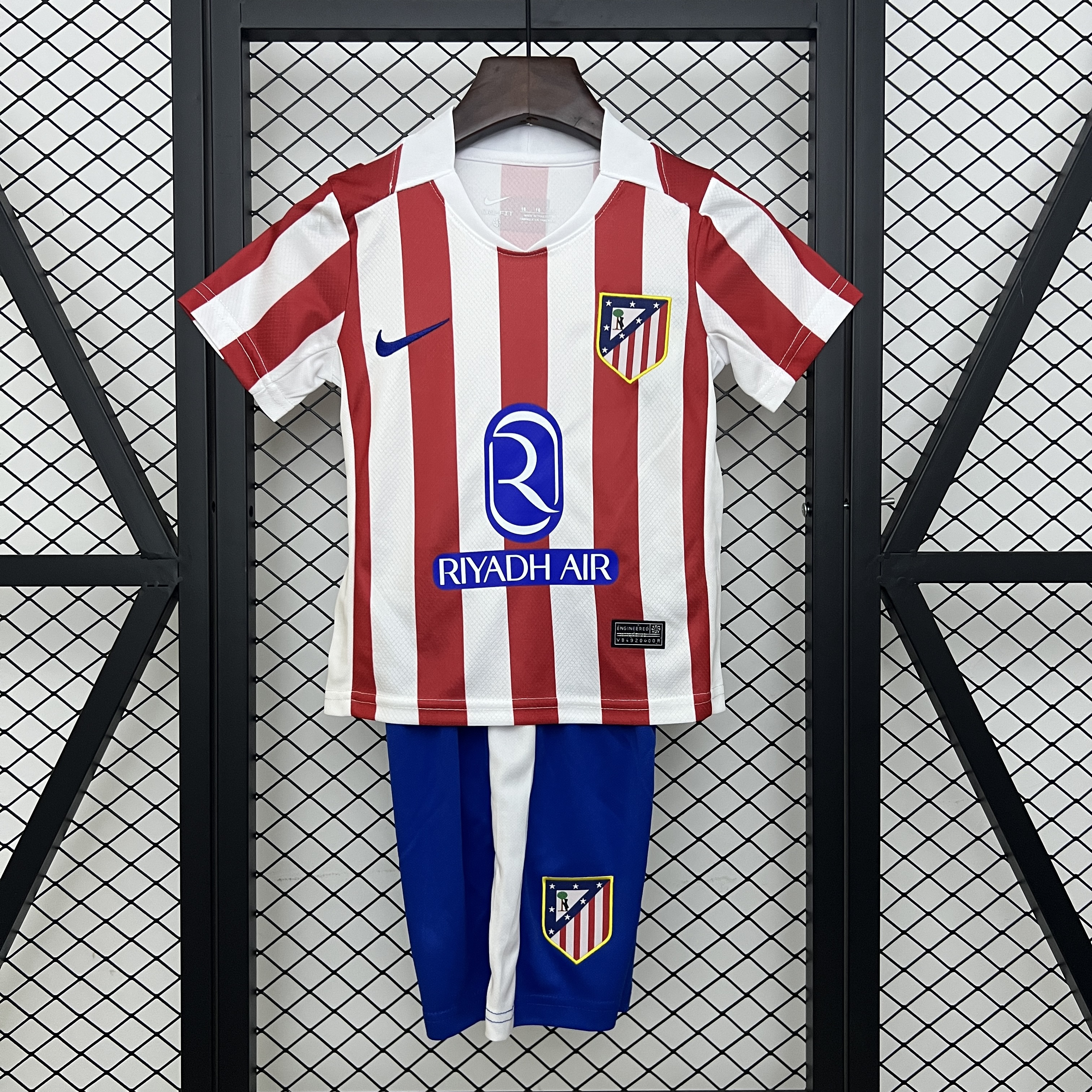 Atletico Madrid アトレティコ サイン入り  kids L 楽天市場】Topps® Atlético de Madrid Official Team Set 23-24
