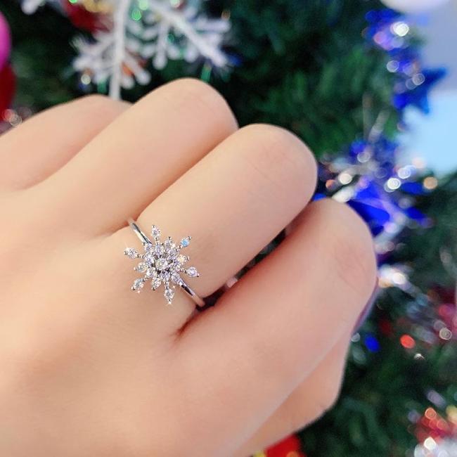 Dancing Rotating Lucky Snowflake Ring -Perfect Christmas New Year Gift!
