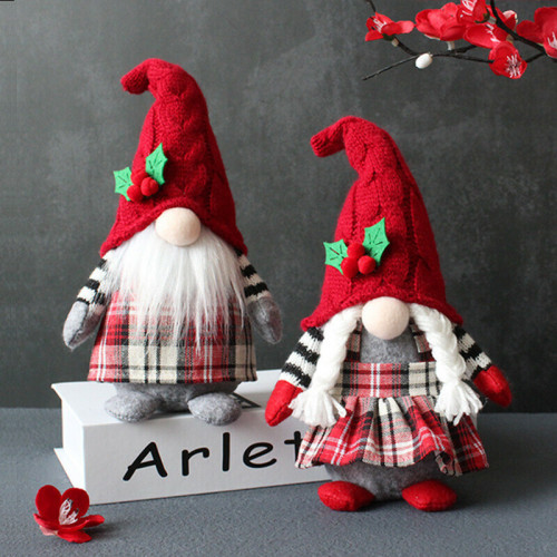 🎄🎁 Lovely Gnome With Red Hat And Plaid Apron