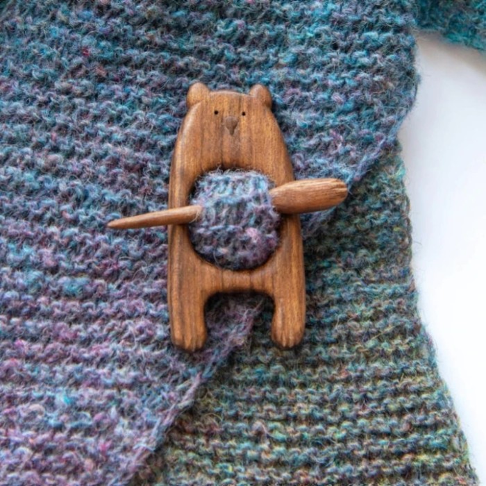 Handmade Wooden Brooch Pin (Sweater clip)