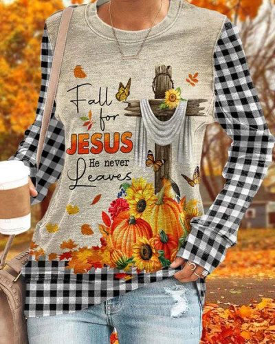 Thanksgiving Fall For Jesus He Never Leaves Plaid Pumpkin Print Sweatshirt