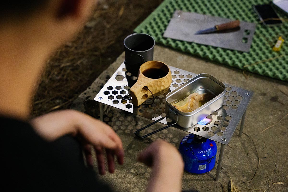 BT200 Small Titanium Table & Titanium Baking Mesh in One Lightweight