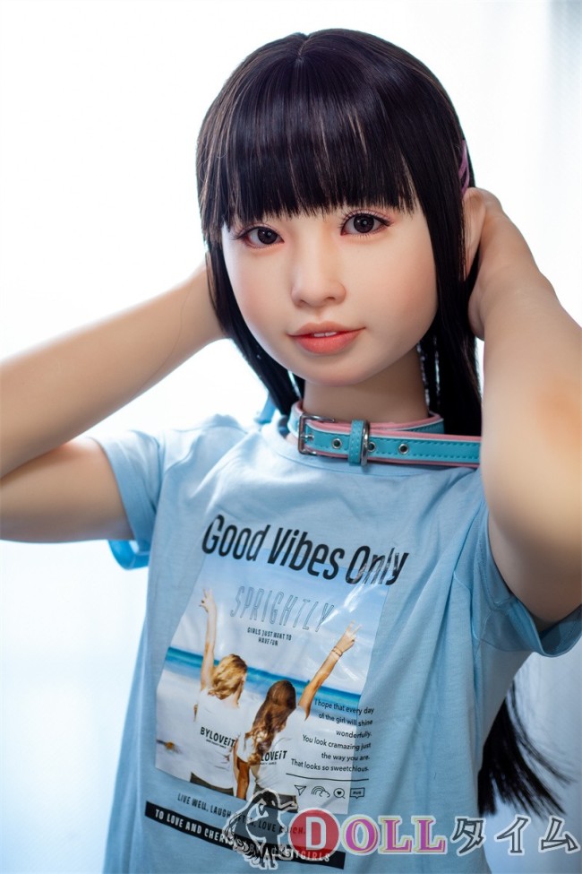 J-CUTE Doll ｼﾘｺﾝ製ラブドール 149cm Aカップ 平ら AGD01掲載画像のボディはリアルメイク付き サロペット ブルーのTシャツ