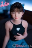J-cute 133cm A-cup AGD07 唯（ゆい）ヘッド ラブドール 妹系 フルシリコン製 リアルドール 黒いタンクトップとデニムスカートを着た