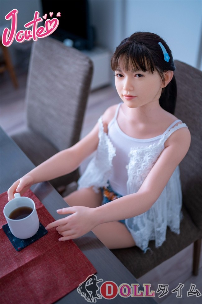 J-cute 133cm A-cup AGD07 唯（ゆい）ヘッド ラブドール 妹系 フルシリコン製 リアルドール  黒いポニーテールと白いキャミソールとジーンズ