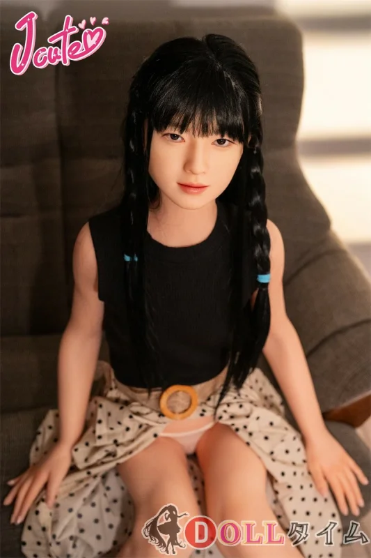 J-cute 137cm A-cup AGD19 萌咲（もえ）ヘッド  ラブドール 妹系 シリコンヘッド＋TPEボディ 黒いトップスと水玉模様のスカート