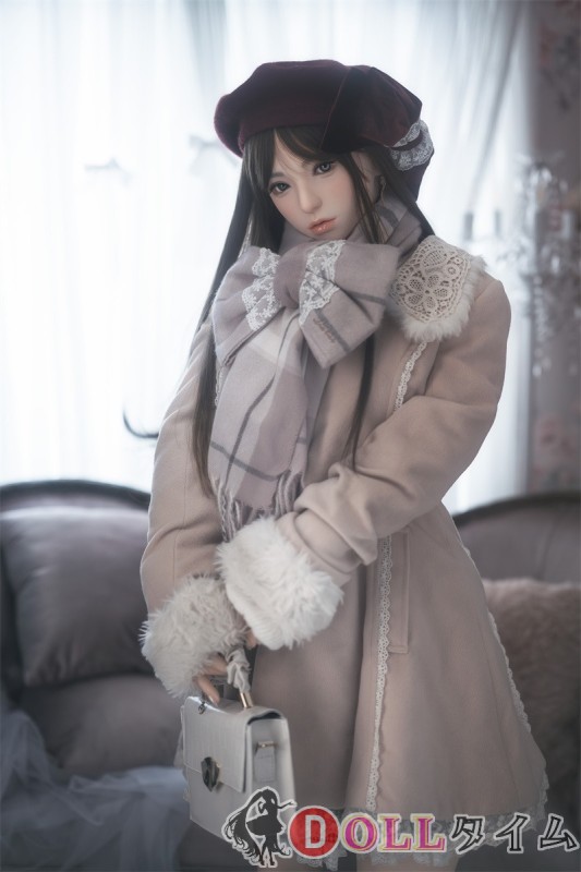蛍火日記 Firefly Diary 151cm Aカップ 西風（Xifeng）宣伝画像職人メイク フルシリコン製 開閉機能選択可能 リアルラブドール 塗装加工あり  コートとベレー帽