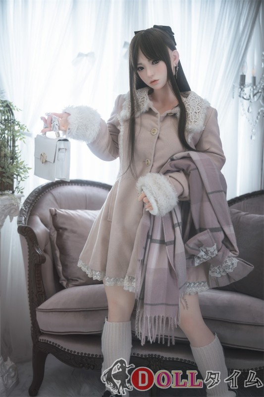 蛍火日記 Firefly Diary 151cm Aカップ 西風（Xifeng）宣伝画像職人メイク フルシリコン製 開閉機能選択可能 リアルラブドール 塗装加工あり  コートとベレー帽