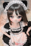 クラシックなメイド服を着た柚原愛ドールが正面で少し怒った表情を見せる