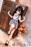 黒髪ストレートの小桃ドールが立ちポーズで制服姿を見せる写真