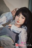 セクシーなボディラインを強調する巨乳ドール
