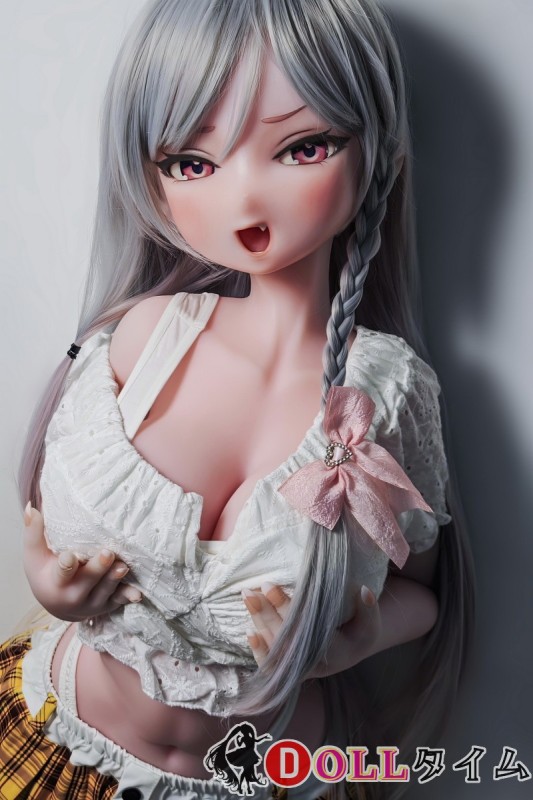 Elsa Babe 144cm Gカップ 小川梨花ヘッド シリコン製 ホワイトクロップドトップとチェックミニスカート 巨乳アニメ風ラブドール