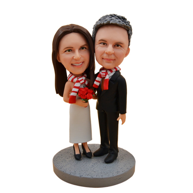 Custom Bobbleheads:Couples wearing the same scarf