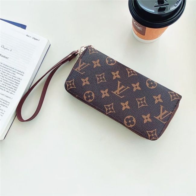 5600 ハイブランド クラッチバッグ パロディ風 ルイヴィトン バッグ 人気 ストラップ付き Gucci スマホポーチ 財布 セカンドバッグ メンズ 革 バーバリー風 全機種対応 スマホカバー 大人 高級 Www Eyelashinsalt Com