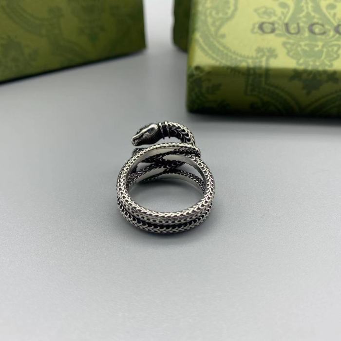 Double snake circling ring