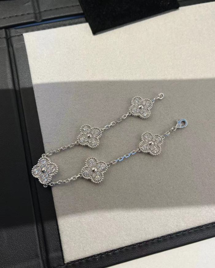Full Diamond 5 Flower Bracelet
